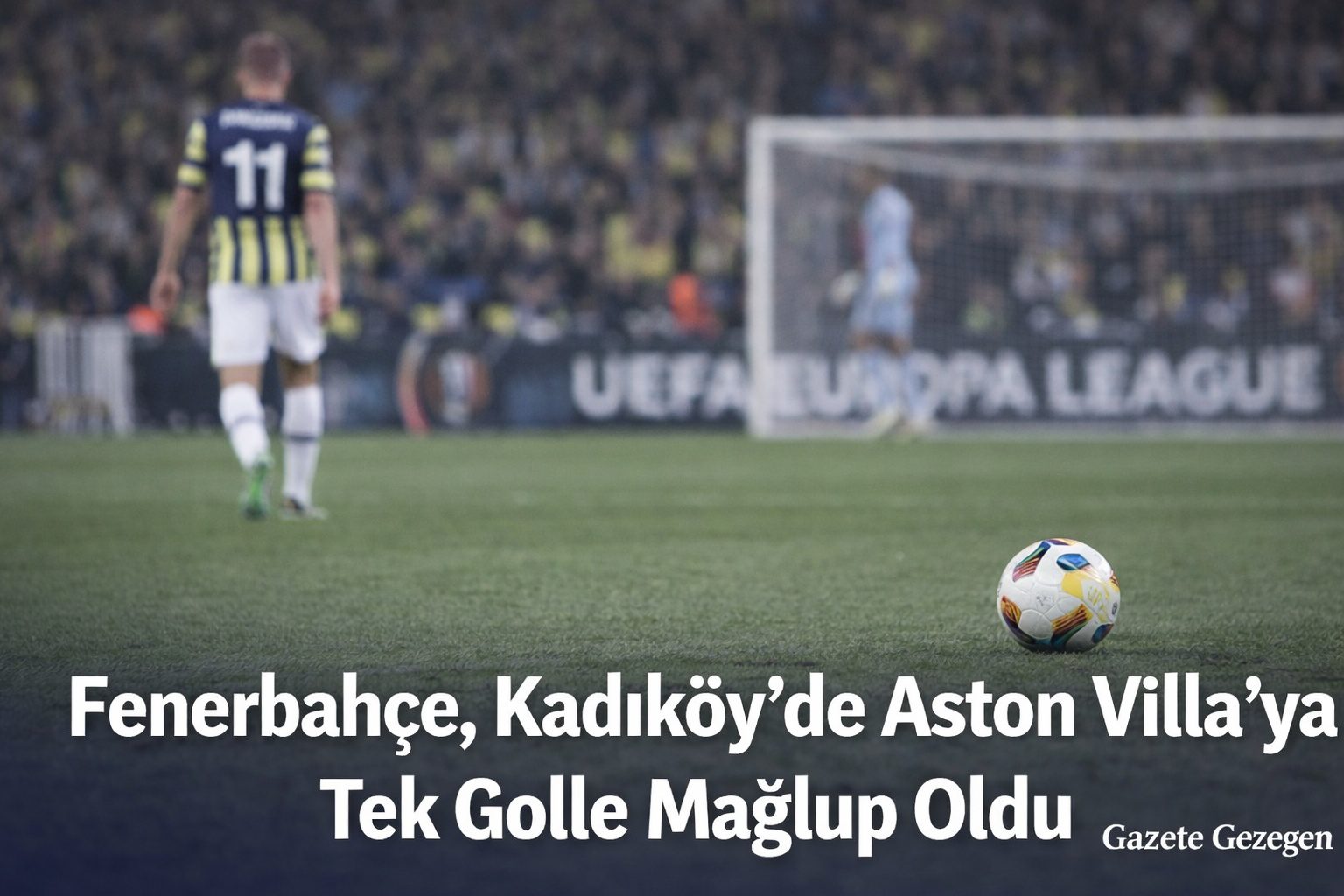 Fenerbahçe’nin Kadıköy’de Aston Villa ile oynadığı UEFA Avrupa Ligi maçını simgeleyen futbol topu ve stat zemini