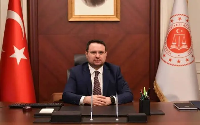 “İstanbul’un göbeğinde yalı partisi” iddiası: Bakan Gürlek’ten sert sözler