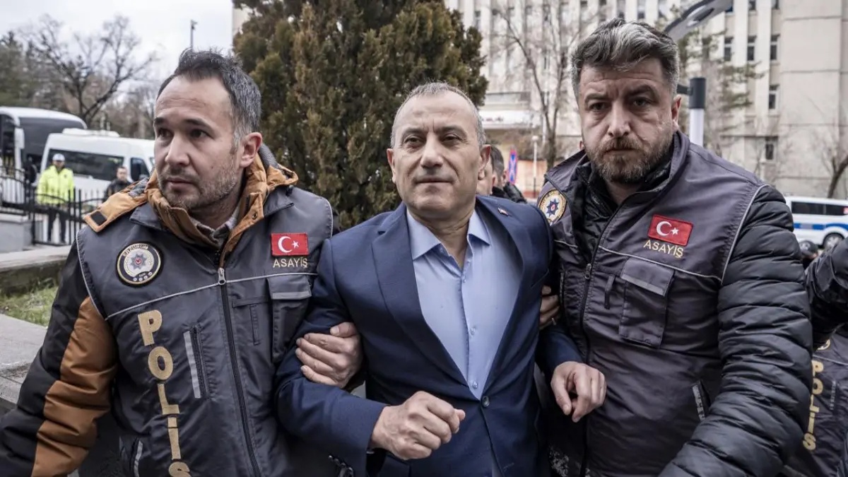 Polis eşliğinde adliyeye götürülen şüpheli, Gülistan Doku soruşturması kapsamında görüntülendi