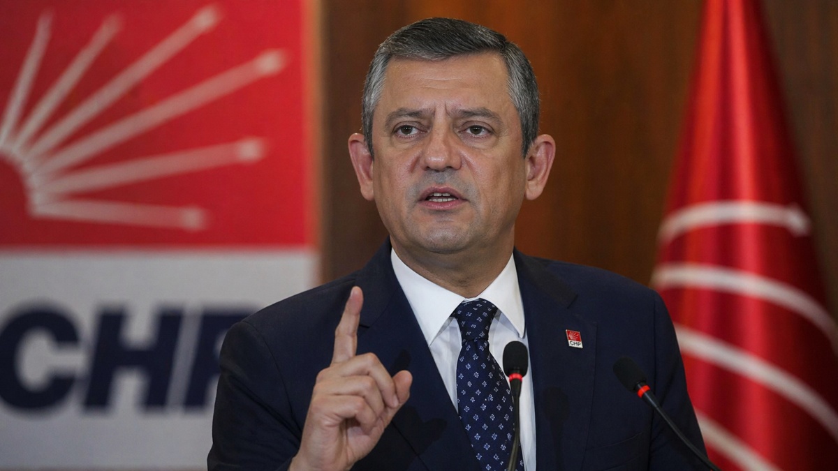 Özgür Özel’in TBMM resepsiyonunda yaptığı açıklamaya dair basın toplantısı görseli