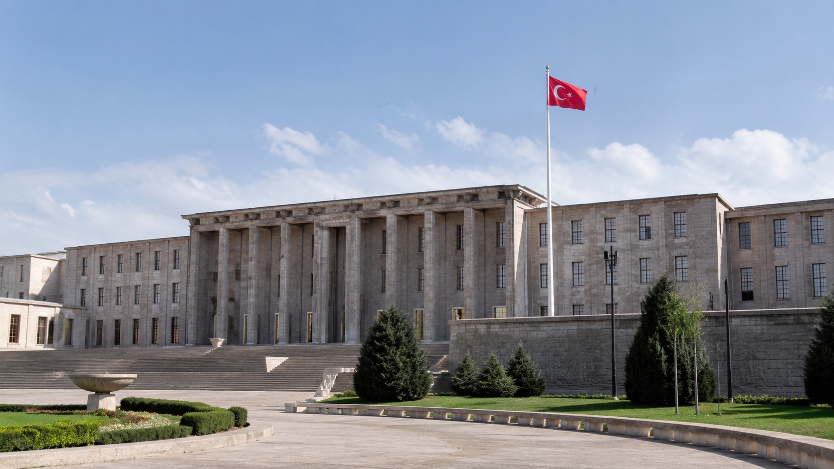 Türkiye Büyük Millet Meclisi binasının dış cephesinden görünüm